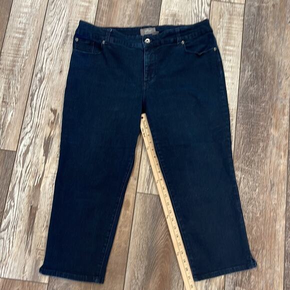 CHICO'S So Slimming Dark Wash Cropped Jeans Size 16 Inseam 21" - Picture 3 of 6